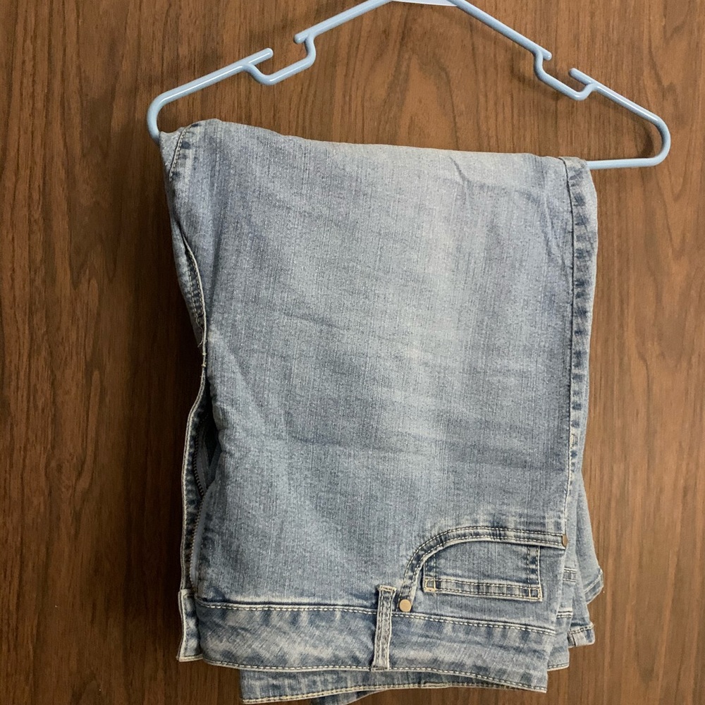 D. Jeans Capri